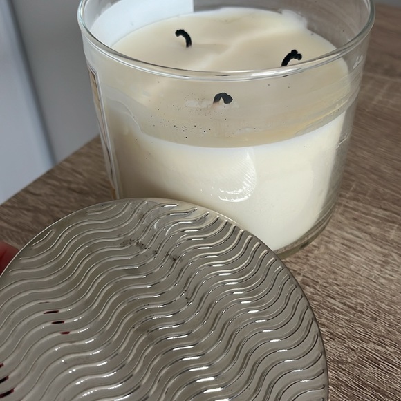 Bath & Body Works Surf’s Up Coconut Bay Scented Candle - Picture 5 of 6